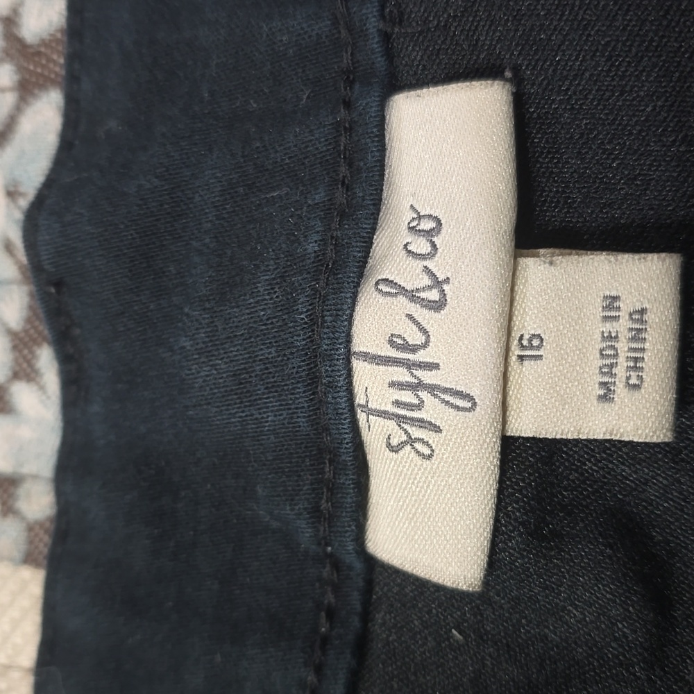 Ladies black jeans - Picture 2 of 3